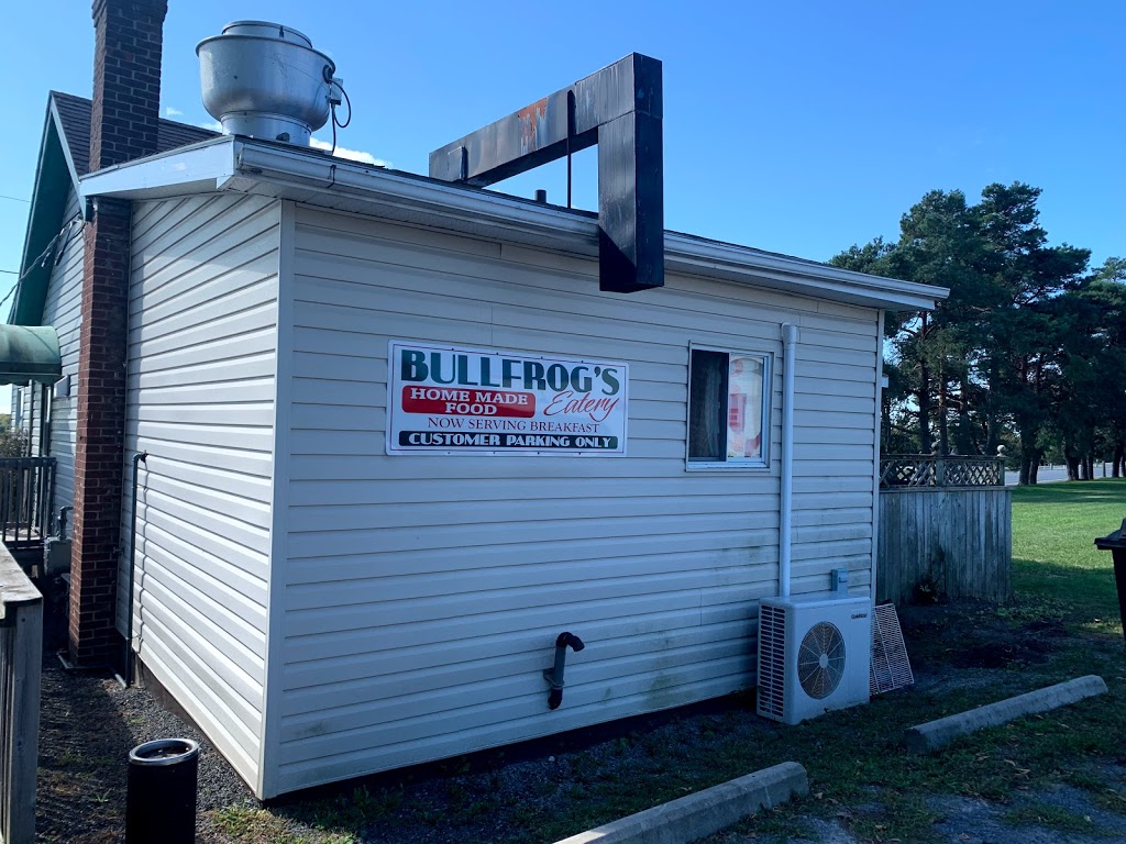 Bullfrogs Eatery | 4 Wellington St, Bloomfield, ON K0K 1G0, Canada | Phone: (613) 393-1174
