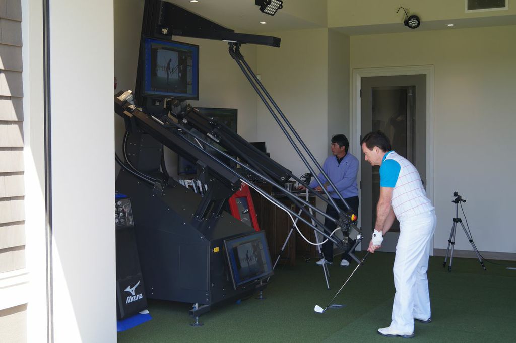 RoboGolfPro Bay Street Academy | 1333 Dorval Dr, Oakville, ON L6M 4G2, Canada | Phone: (416) 483-8333