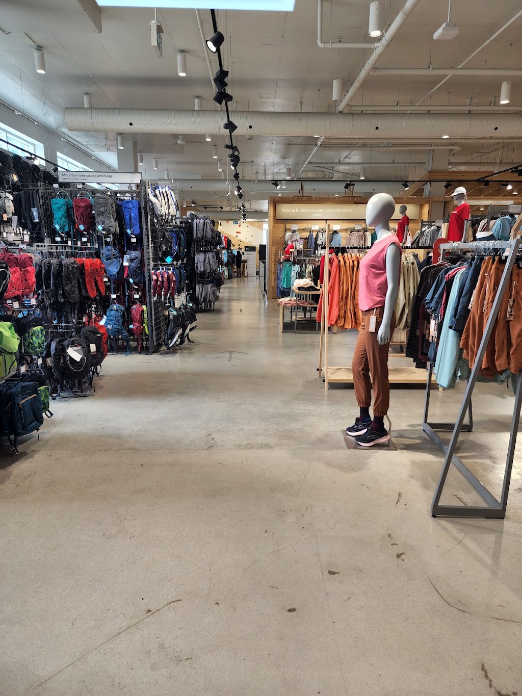 lululemon | 318 Queen St W, Toronto, ON M5V 2A5, Canada | Phone: (226) 779-7415