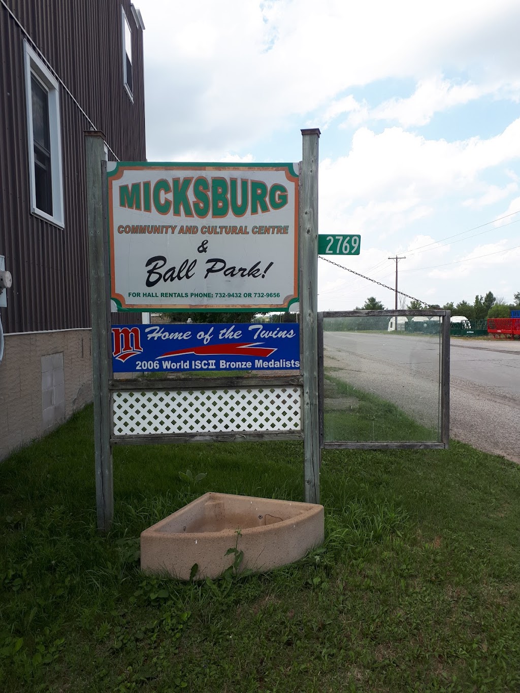M & R Feeds & Farm Supply | 2768 Micksburg Rd, Pembroke, ON K8A 6W4, Canada | Phone: (613) 735-3689