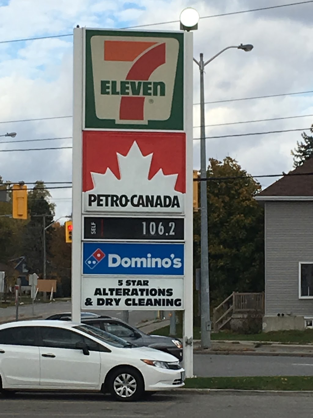 7-Eleven | 585 Eramosa Rd, Guelph, ON N1E 2N4, Canada | Phone: (519) 821-4431
