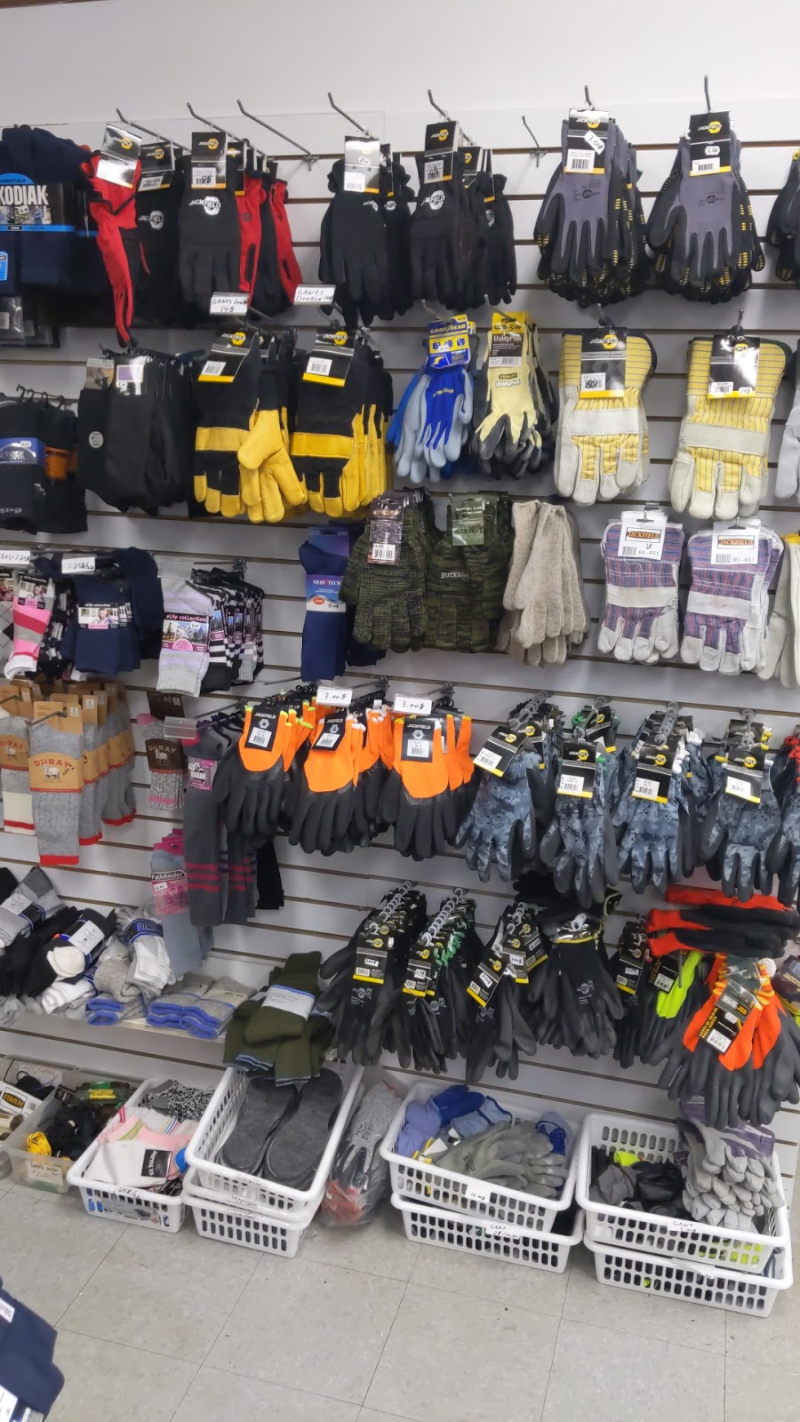 Surplus Économiques LEssentiel Économique | 105 Rue Principale, Sainte-Hénédine, QC G0S 2R0, Canada | Phone: (418) 504-0577