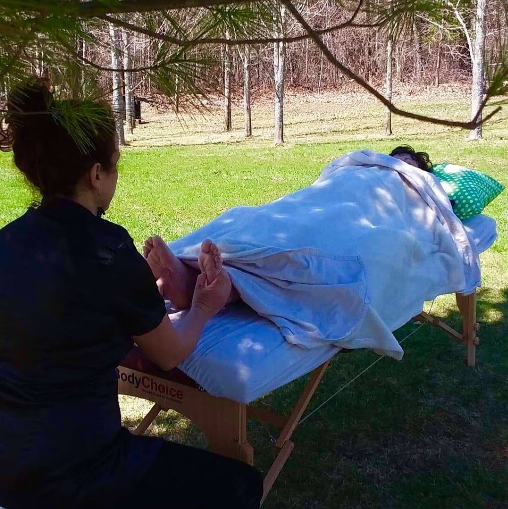 Julia Berasategui Zamora, Réflexologie Corporelle & Art | 247 Rue Albert, Scotstown, QC J0B 3B0, Canada | Phone: (819) 231-8822