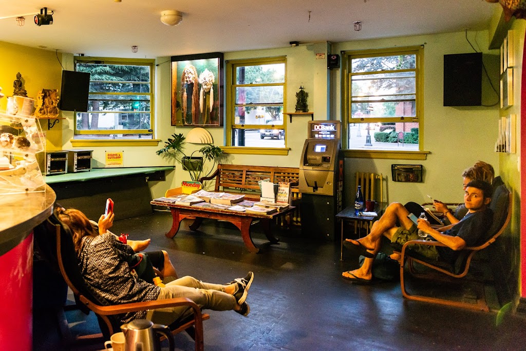 Ocean Island Inn Backpackers Suites | 791 Pandora Ave, Victoria, BC V8W 1N9, Canada | Phone: (250) 385-1789
