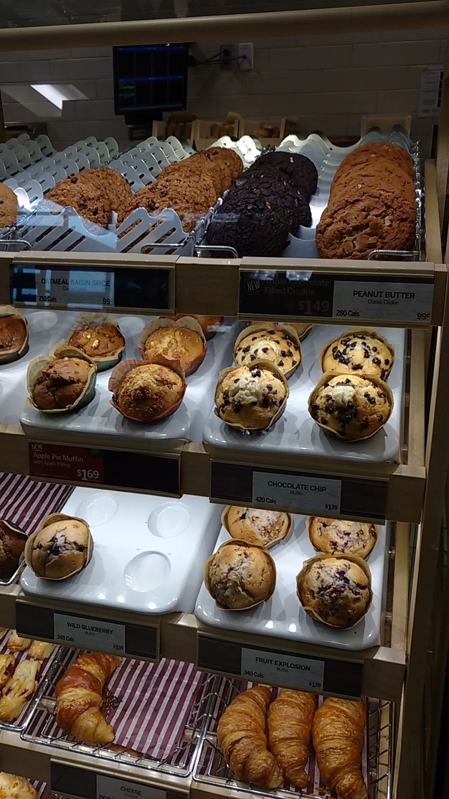 Tim Hortons | 535 Terminal Ave, Ottawa, ON K1G 0Z2, Canada | Phone: (613) 244-0118