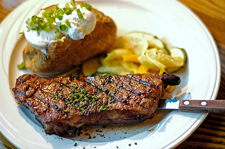 Lord Byron Steak & Seafood House | 10 Main St S, Waterdown, ON L0R 2H0, Canada | Phone: (905) 689-6648