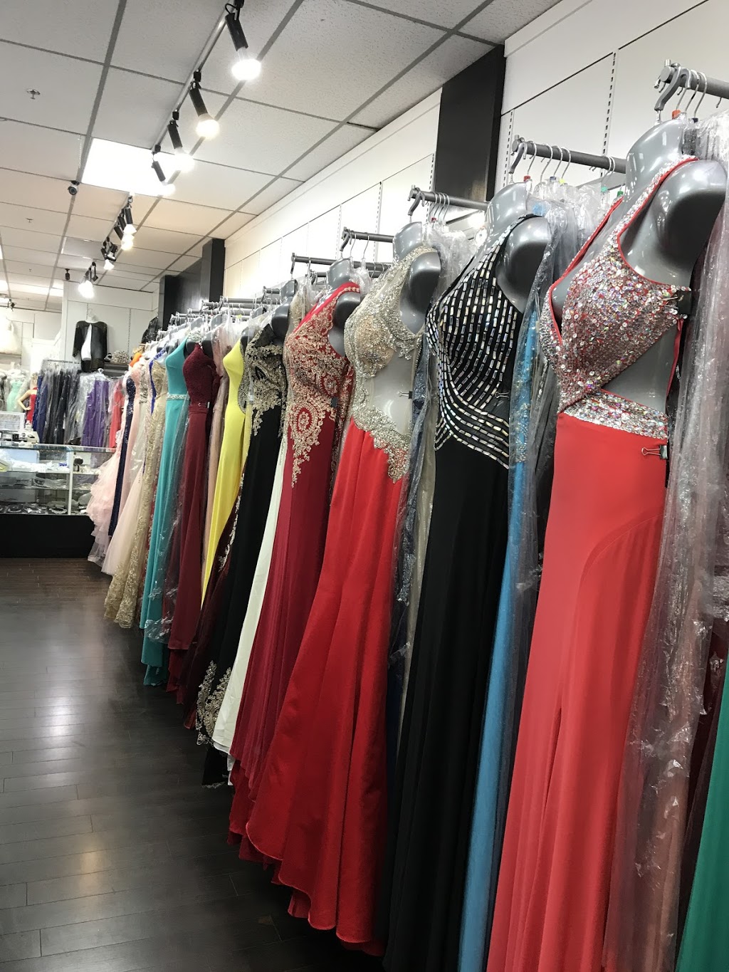 Cocos Couture | 499 Main St S #155c, Brampton, ON L6Y 1N7, Canada | Phone: (905) 267-0376