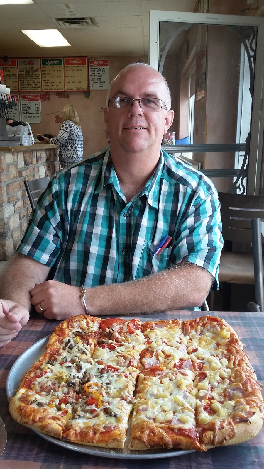 Ten-Der Pizza | 167 10th St, Hanover, ON N4N 1N6, Canada | Phone: (519) 364-4055