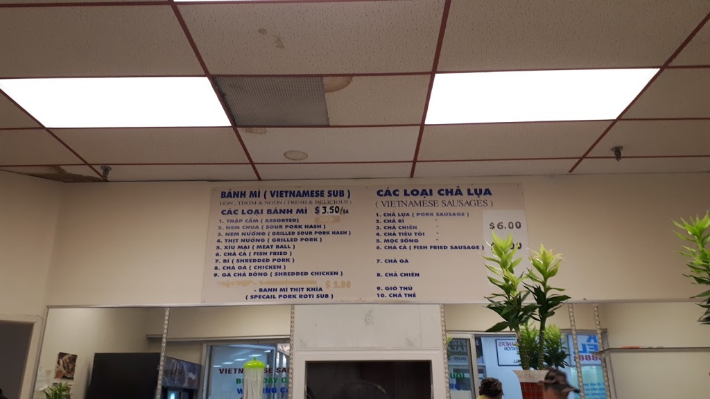 Banh Mi Tan Đinh Bakery | 3415 Dixie Rd, Mississauga, ON L4Y 2B1, Canada | Phone: (905) 624-9099