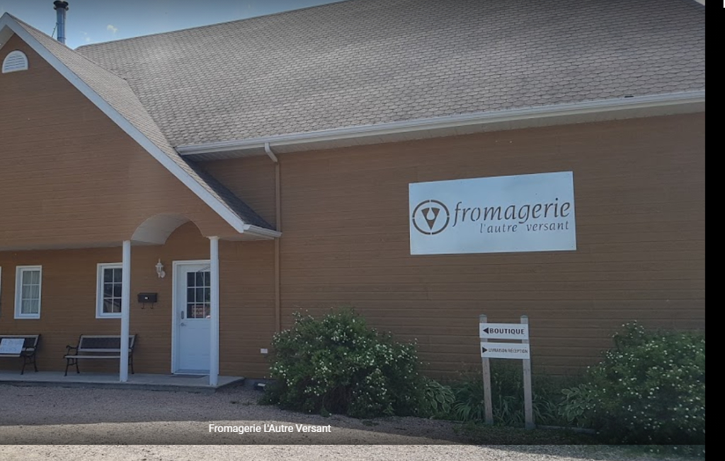 Fromagerie LAutre Versant | 901 3e Rang, Hébertville, QC G8N 1M6, Canada | Phone: (418) 344-1975