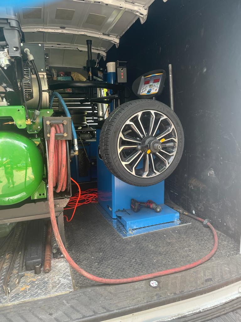 Hot Wheel Tire Service Inc | 684 A Star Flower Ave, Waterloo, ON N2V 2L2, Canada | Phone: (519) 591-7455