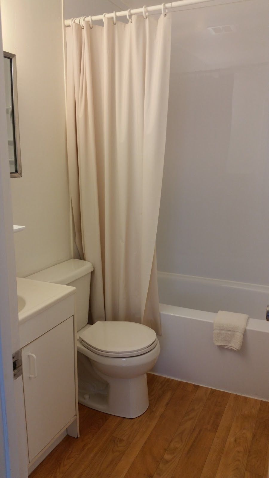 Hamilton House Motel | 6 Main St, Winnipeg Beach, MB R0C 3G0, Canada | Phone: (204) 389-2169
