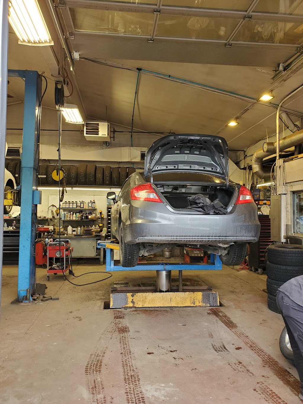 AutoSolution | 1560 Blvd Jules-Poitras, Saint-Laurent, QC H4N 1X7, Canada | Phone: (514) 333-2886