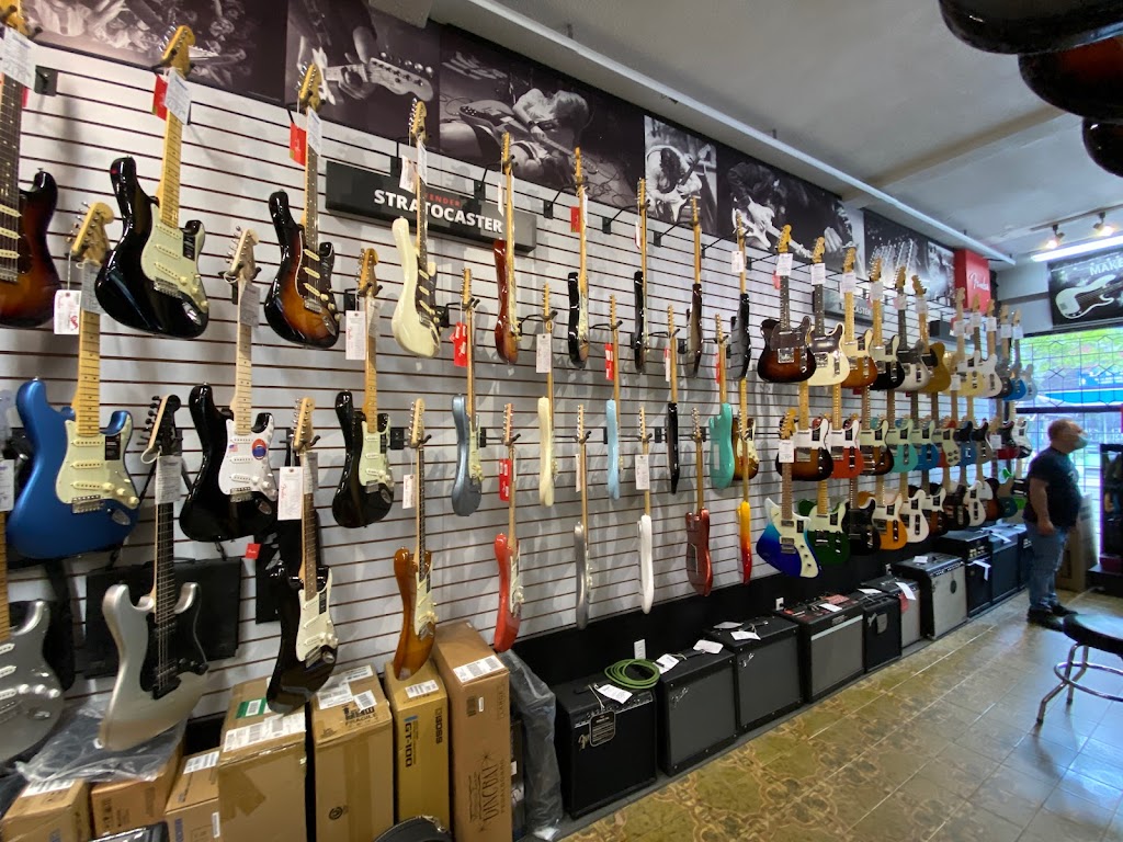Centre De Musique Diplomate Ltee | 311 Rue Beaubien E, Montréal, QC H2S 1R9, Canada | Phone: (514) 274-5413