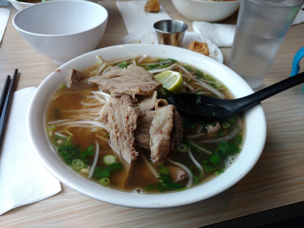 Bamboo Chopsticks Restaurant Express | 112-2189 Springfield Rd, Kelowna, BC V1Y 7X1, Canada | Phone: (778) 484-3663