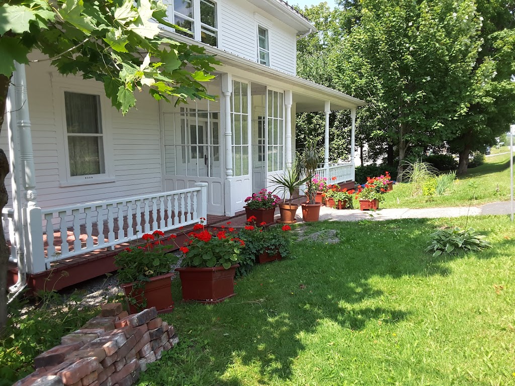 La Grande Dame | 12 Chem. Gosford S, Weedon, QC J0B 3J0, Canada | Phone: (819) 877-2211