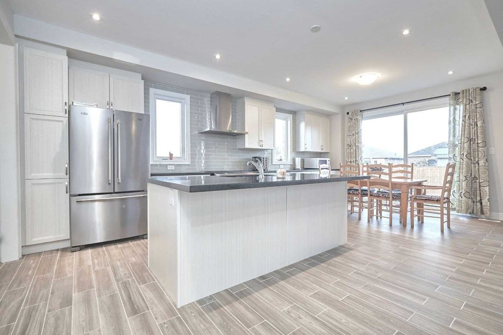 The Peggy Hill Team - Barrie Real Estate Agents | 374 Huronia Rd, Barrie, ON L4N 8Y9, Canada | Phone: (705) 739-4455