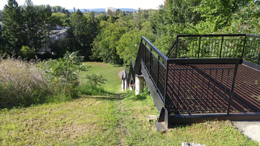Carlington Park | 1640 Laperriere Ave, Ottawa, ON K1Z 5A6, Canada | Phone: (613) 580-2595