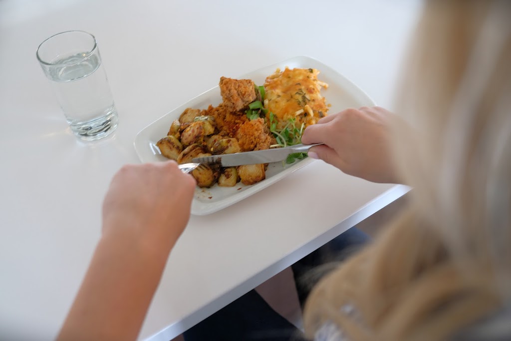 Fleets Food Meal Delivery Toronto | 369 Church St, Toronto, ON M5B 1Z9, Canada | Phone: (416) 977-9924