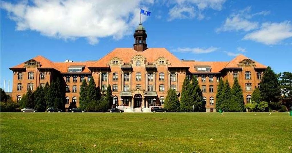 Department of English, John Abbott College | 21,215 Rue Lakeshore, Sainte-Anne-de-Bellevue, QC H9X 3L9, Canada | Phone: (514) 457-6610