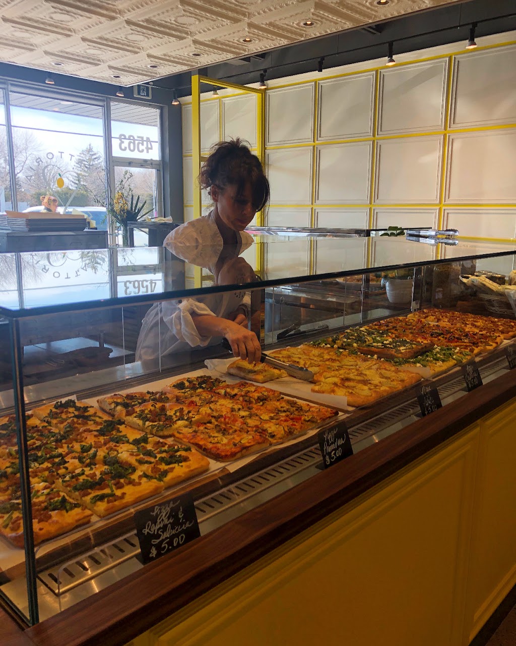Susanna Trattoria | 4563 Bd Saint-Charles, Pierrefonds, QC H9H 3C7, Canada | Phone: (438) 521-4316