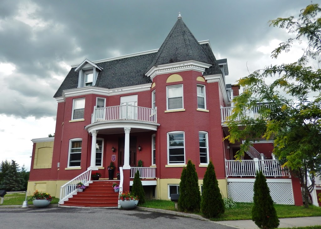 Auberge Montebello | 676 Rue Notre Dame, Montebello, QC J0V 1L0, Canada | Phone: (877) 423-0001