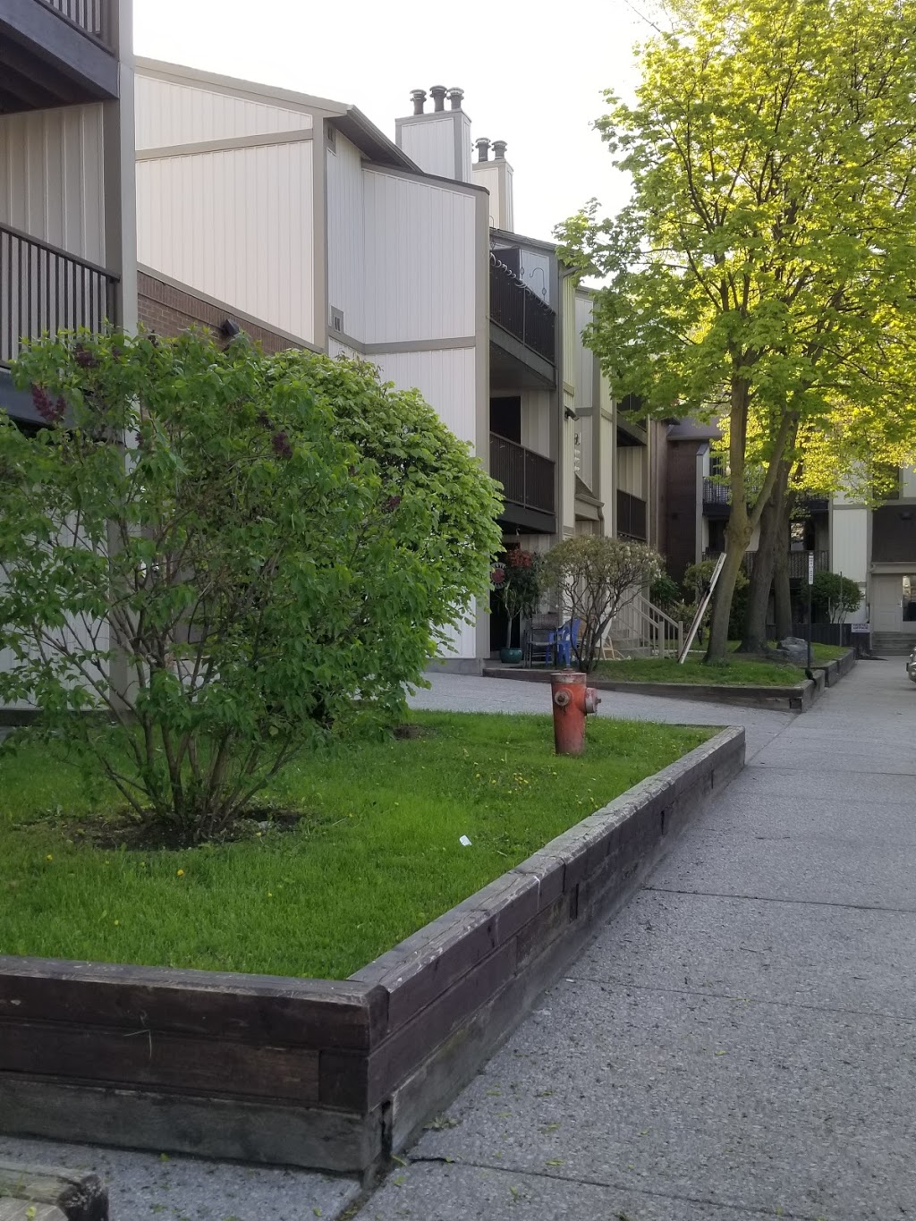Sherobee Glen Apartments | 2075 Sherobee Rd, Mississauga, ON L5A 4C1, Canada | Phone: (905) 624-6905