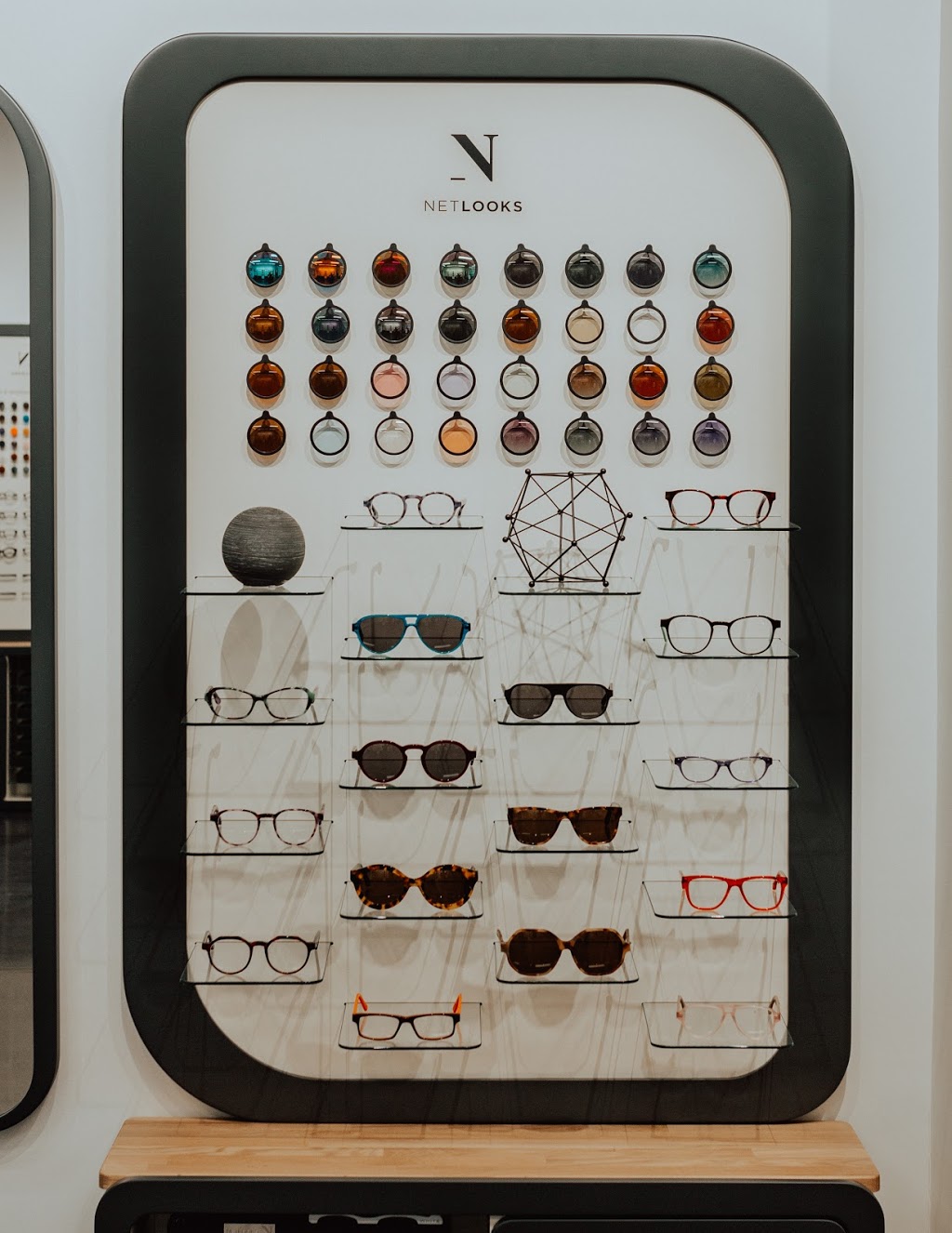 Netlooks Lunettes Sur Mesure | Parking du haut, 809 Route des Rivières local 204, Saint-Nicolas, QC G7A 2V2, Canada | Phone: (418) 831-1234