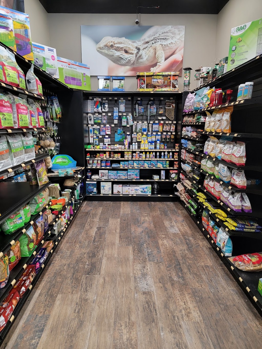Pet Valu | 816 Ojibway Rd Building C, Unit 1, Shelburne, ON L9V 3X9, Canada | Phone: (519) 925-8845