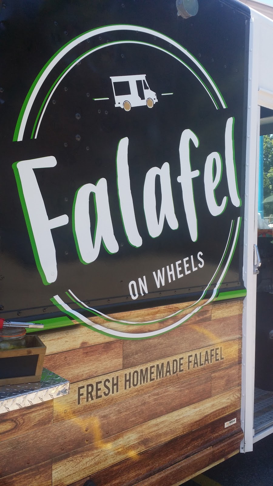 Falafel On Wheels | 1649 Montreal Rd, Gloucester, ON K1J 6N6, Canada | Phone: (613) 415-6544