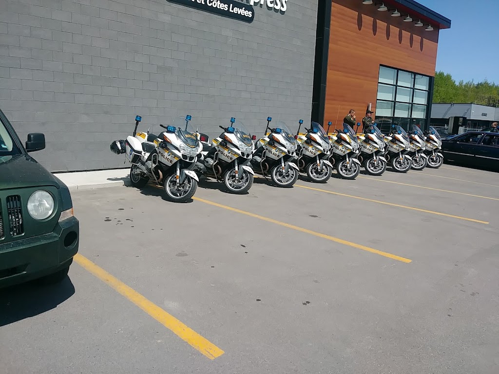 Express St-Hubert | 1220 Boul. Sainte-Geneviève, Chicoutimi, QC G7G 2G6, Canada | Phone: (418) 693-5151