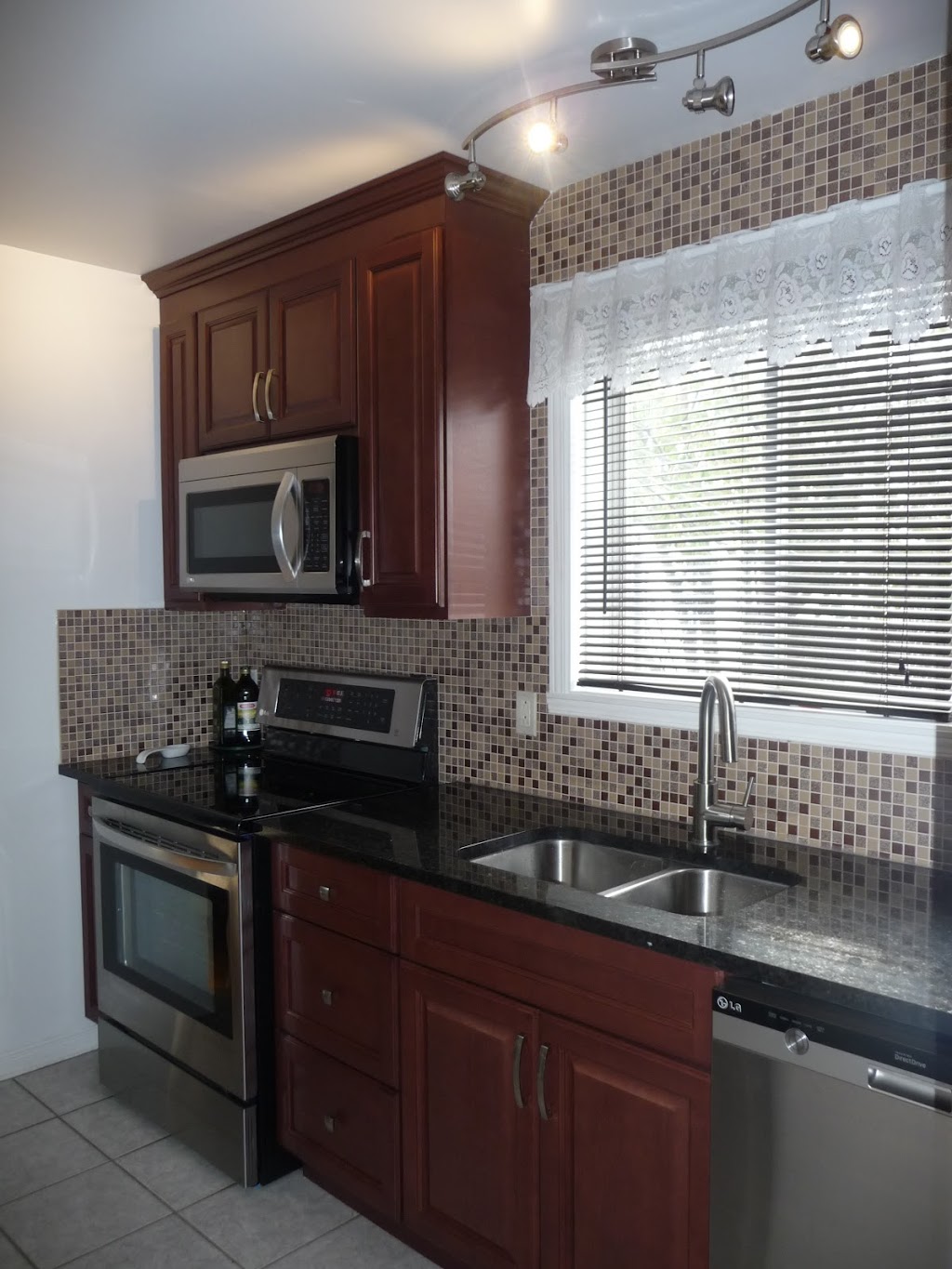 Quebec Kitchens | 320 Rue Ness, Saint-Laurent, QC H4T 0A9, Canada | Phone: (514) 335-9871