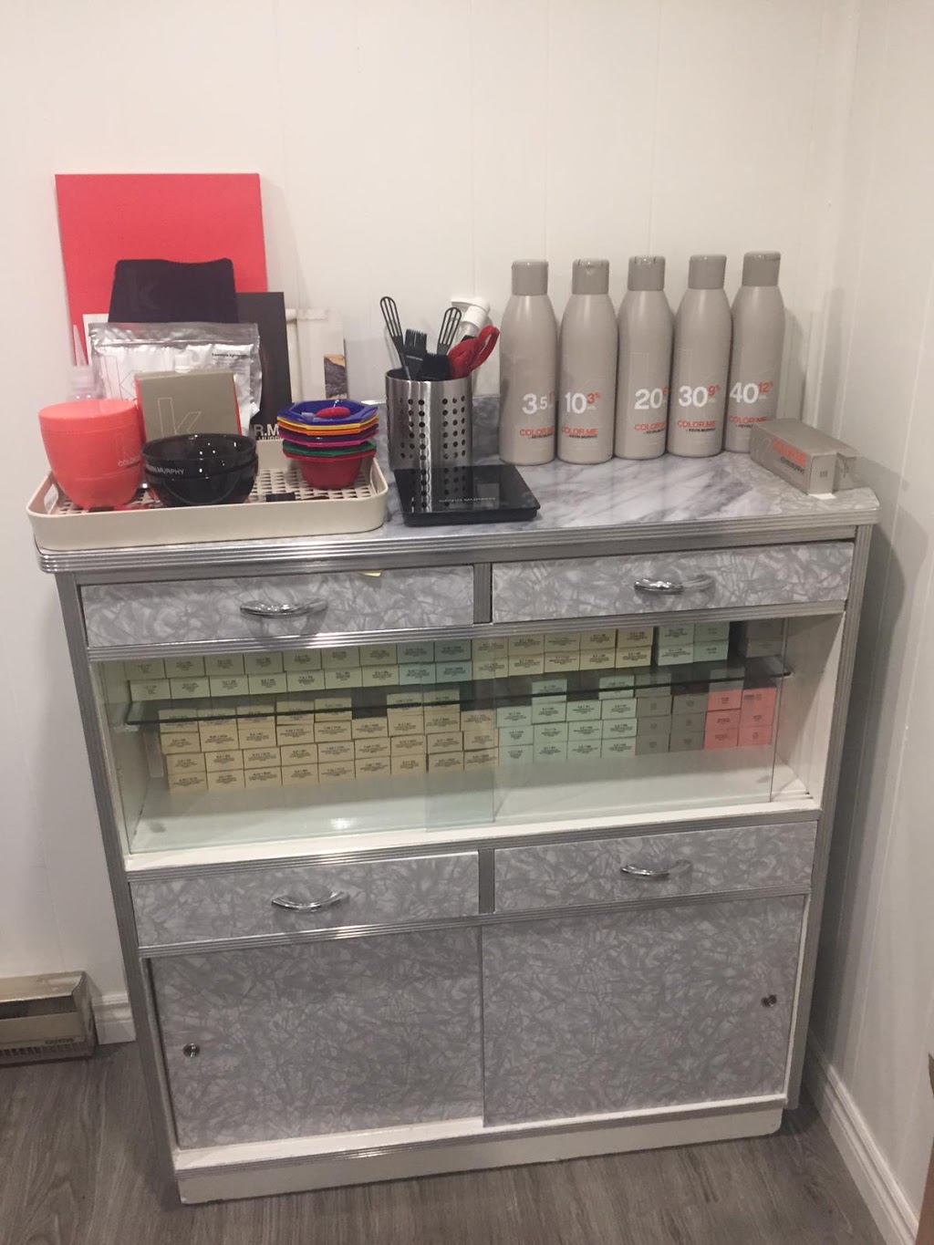 Stay Gold Salon | 112 Hobart Crescent, Nepean, ON K2H 5S6, Canada | Phone: (613) 878-1092