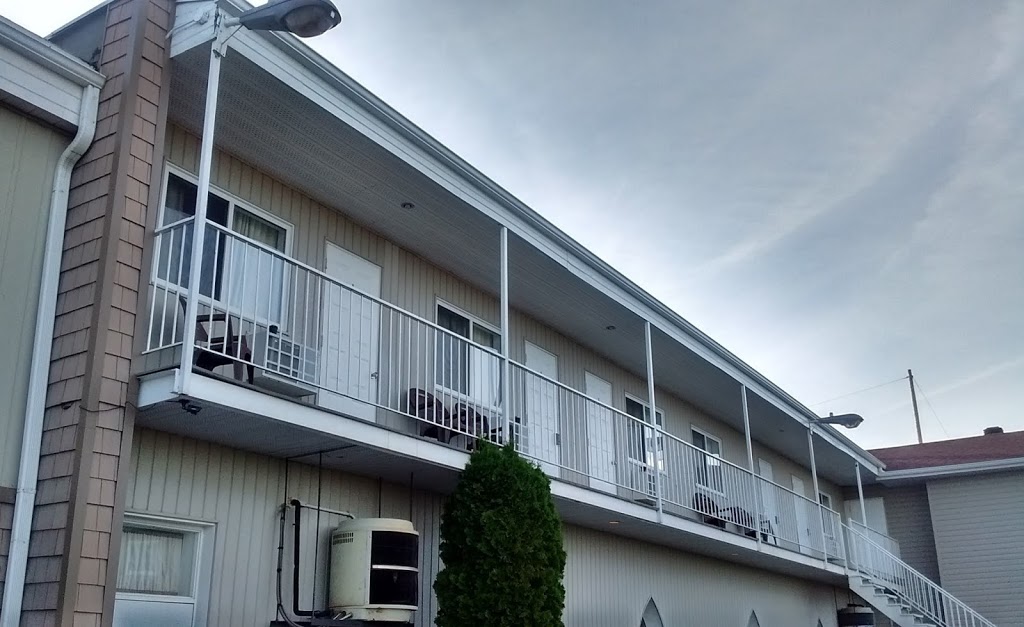 Motel le Phare | 745 Avenue Saint-Louis, Plessisville, QC G6L 2L9, Canada | Phone: (819) 362-1121