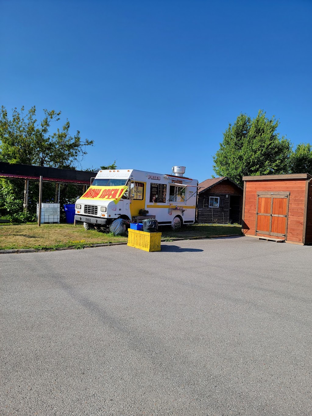 The Lunchbox Roseneath | 8965 45, Roseneath, ON K0K 2X0, Canada | Phone: (249) 487-0024