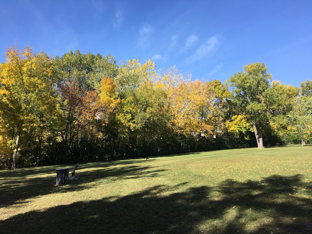 Bertold Park | Rue Churchill, Baie-dUrfé, QC H9X 2Z4, Canada
