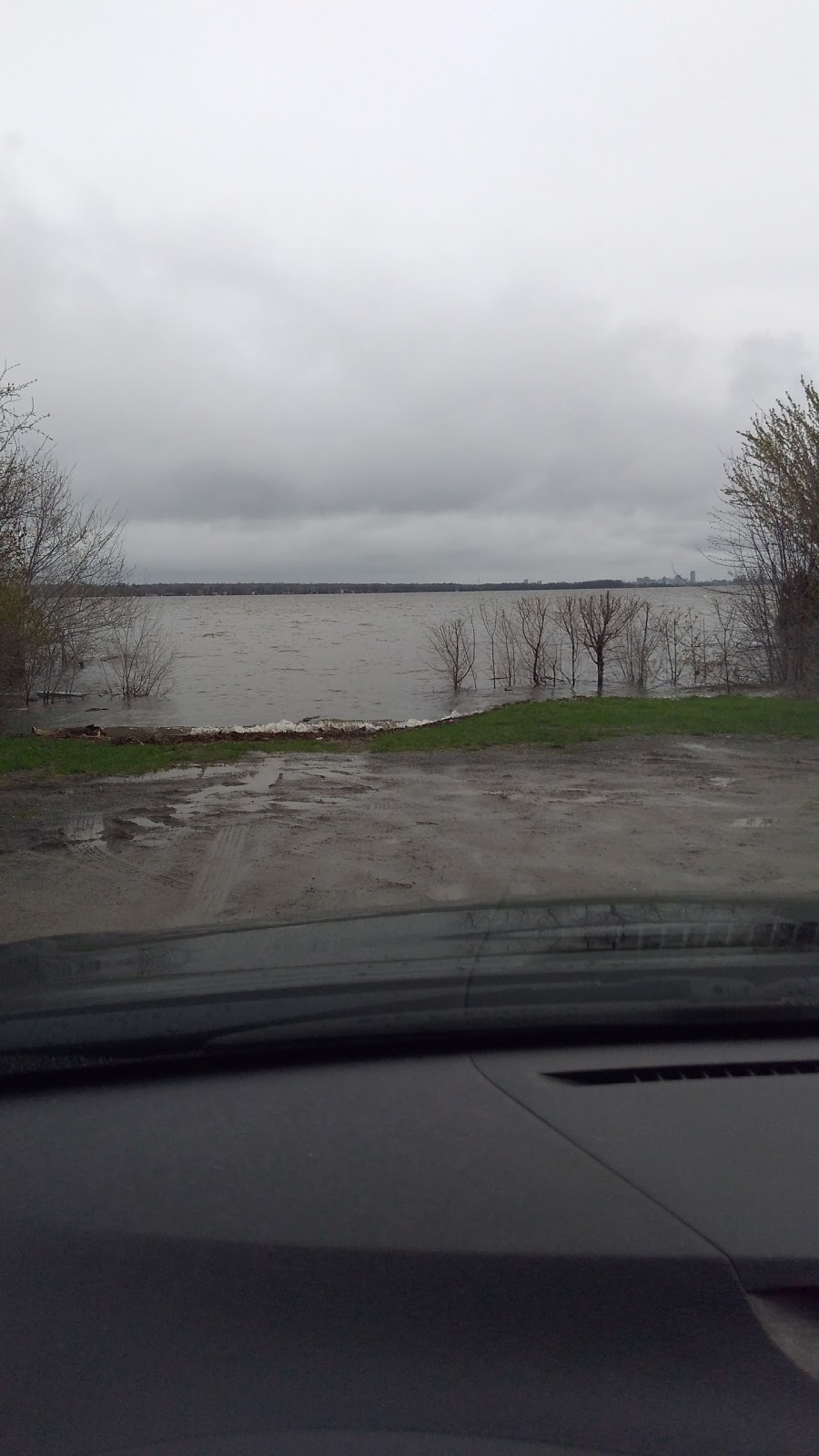 Barry Mullen Park | 152 Grandview Rd, Nepean, ON K2H 8B1, Canada