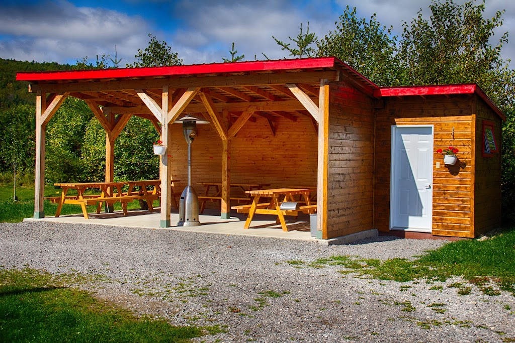 La Ferme Basque De Charlevoix | 813 Rue St Édouard, Saint-Urbain, QC G0A 4K0, Canada | Phone: (418) 639-2246