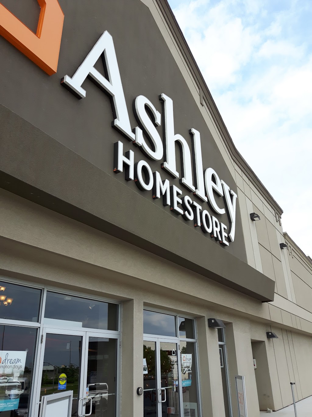 Ashley HomeStore | 1095 Kingston Rd, Pickering, ON L1V 1B5, Canada | Phone: (289) 631-1822