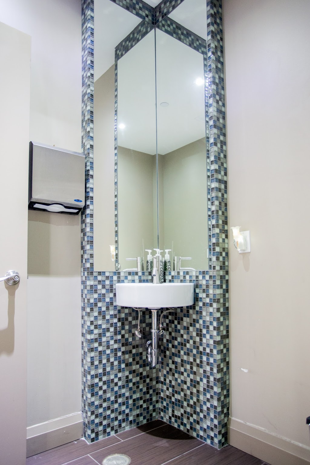 The Stockyards Dental | 2151 St Clair Ave W #106, Toronto, ON M6N 1K5, Canada | Phone: (416) 931-3368