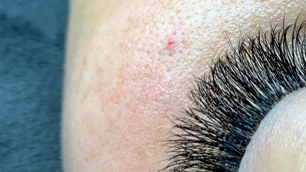 Extension Jolie cils | 518 Rue Charbonneau, Mont-Tremblant, QC J8E 3H4, Canada | Phone: (819) 430-7024