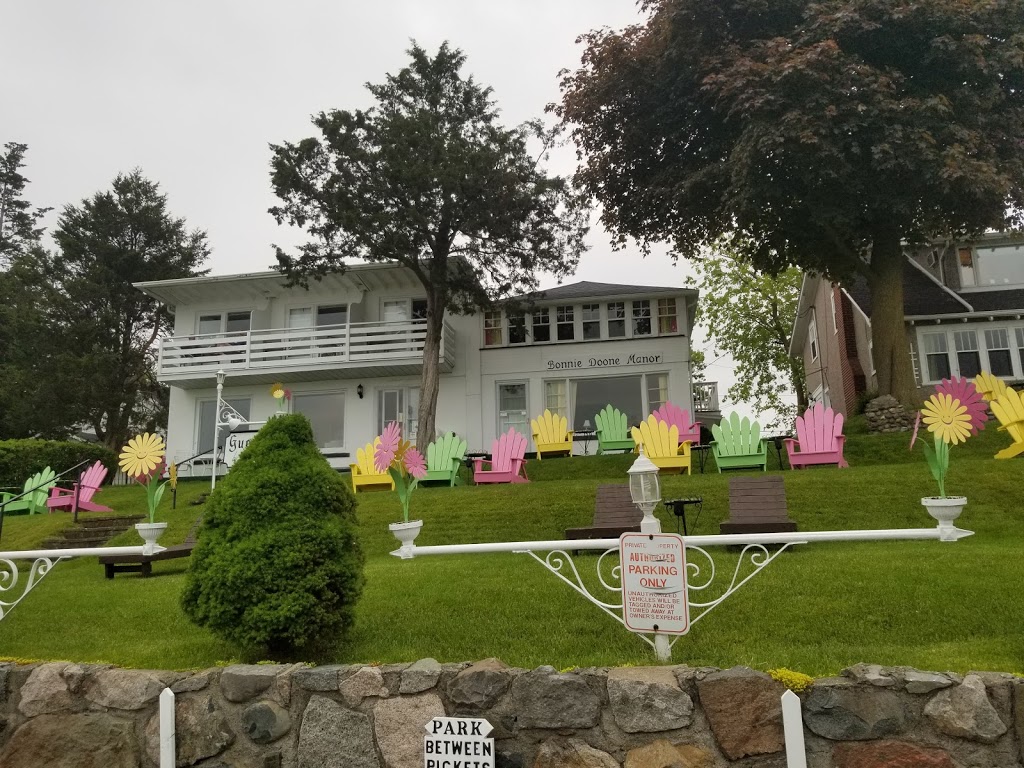Bonnie Doone Manor-on-the-Beach | 16 Government Rd, Grand Bend, ON N0M 1T0, Canada | Phone: (519) 238-2236