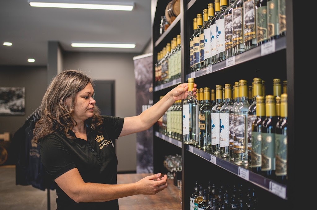 Champ Gauche - Distillerie Fils du Roy | 37 Rue de lÉglise, Saint-Arsène, QC G0L 2K0, Canada | Phone: (418) 816-8555
