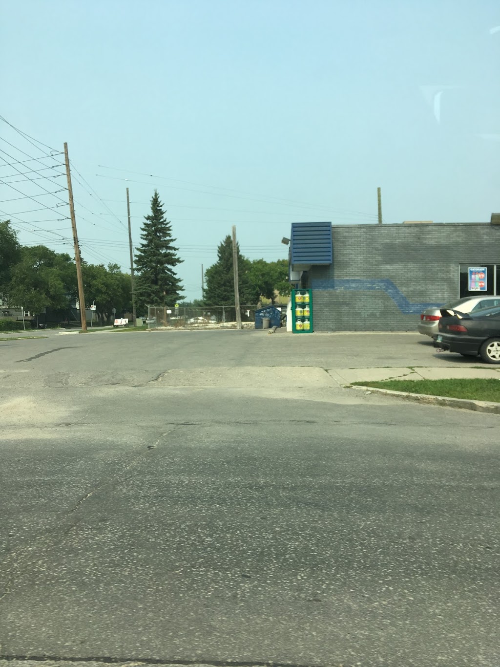 Macs | 415 Springfield Rd, Winnipeg, MB R2G 0R9, Canada | Phone: (204) 668-8005