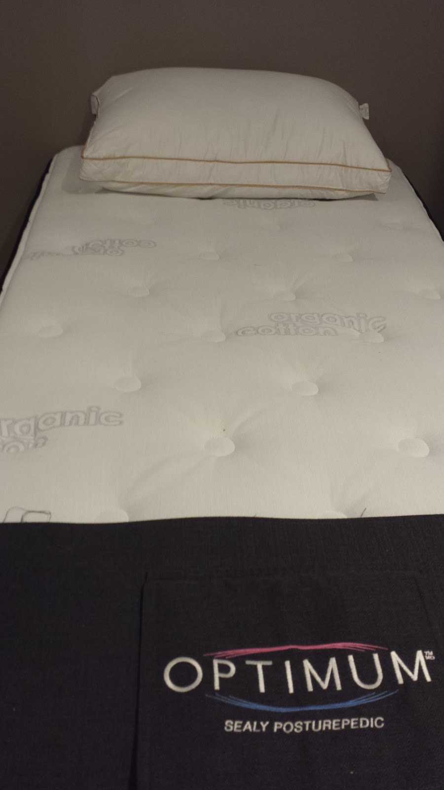 Dormez-vous | 5060 Boulevard Robert-Bourassa, Laval, QC H7E 0A6, Canada | Phone: (450) 661-6888