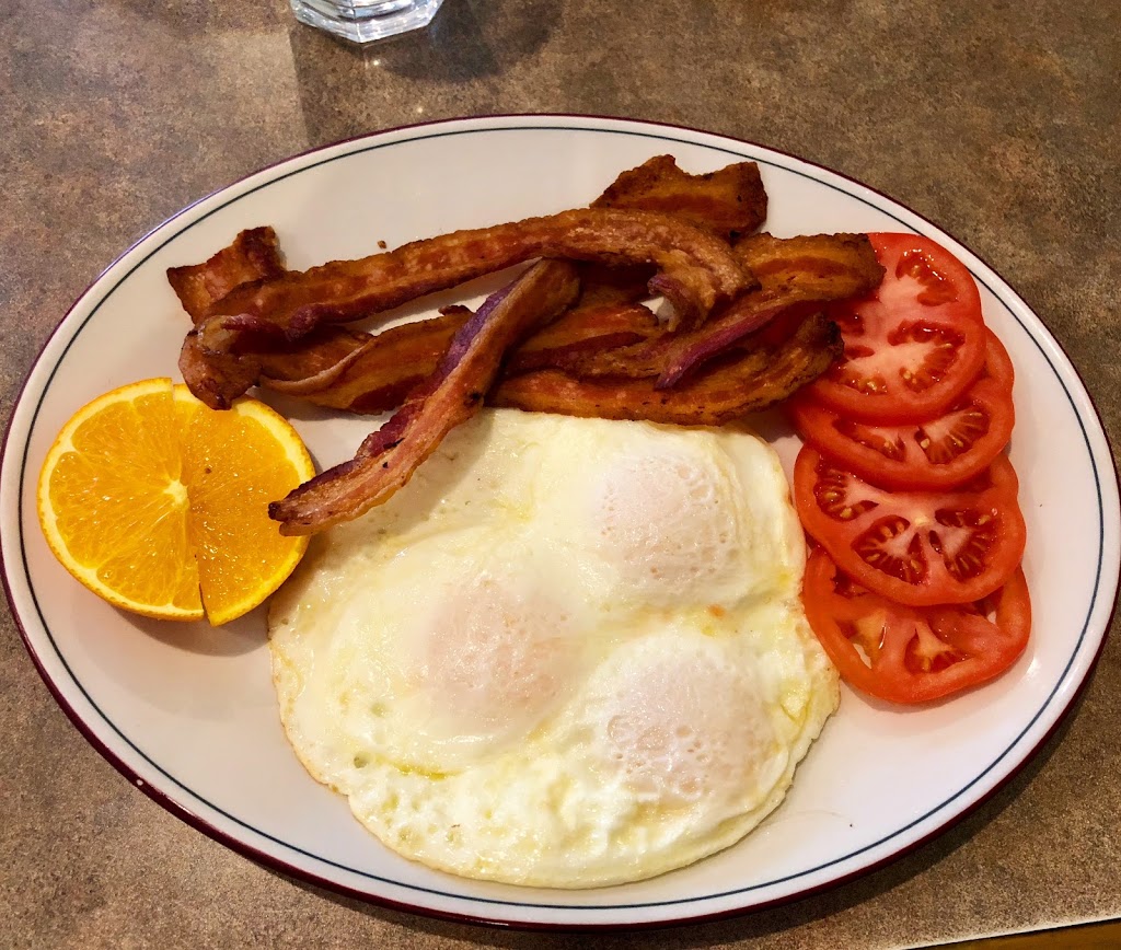 Mount Royal Restaurant | 2029 Mt Forest Dr, Burlington, ON L7P 1H4, Canada | Phone: (905) 332-7111
