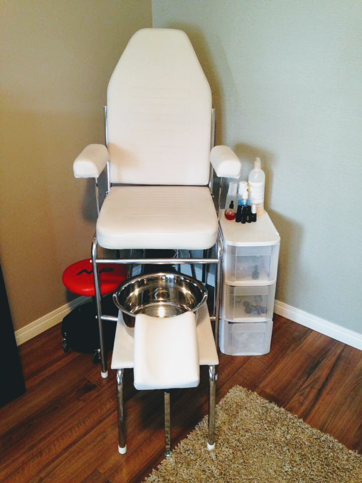 Lil’ Sweet Retreat | 3003 Windsong Boulevard Southwest, Airdrie, AB T4B 0Y3, Canada | Phone: (403) 710-1383