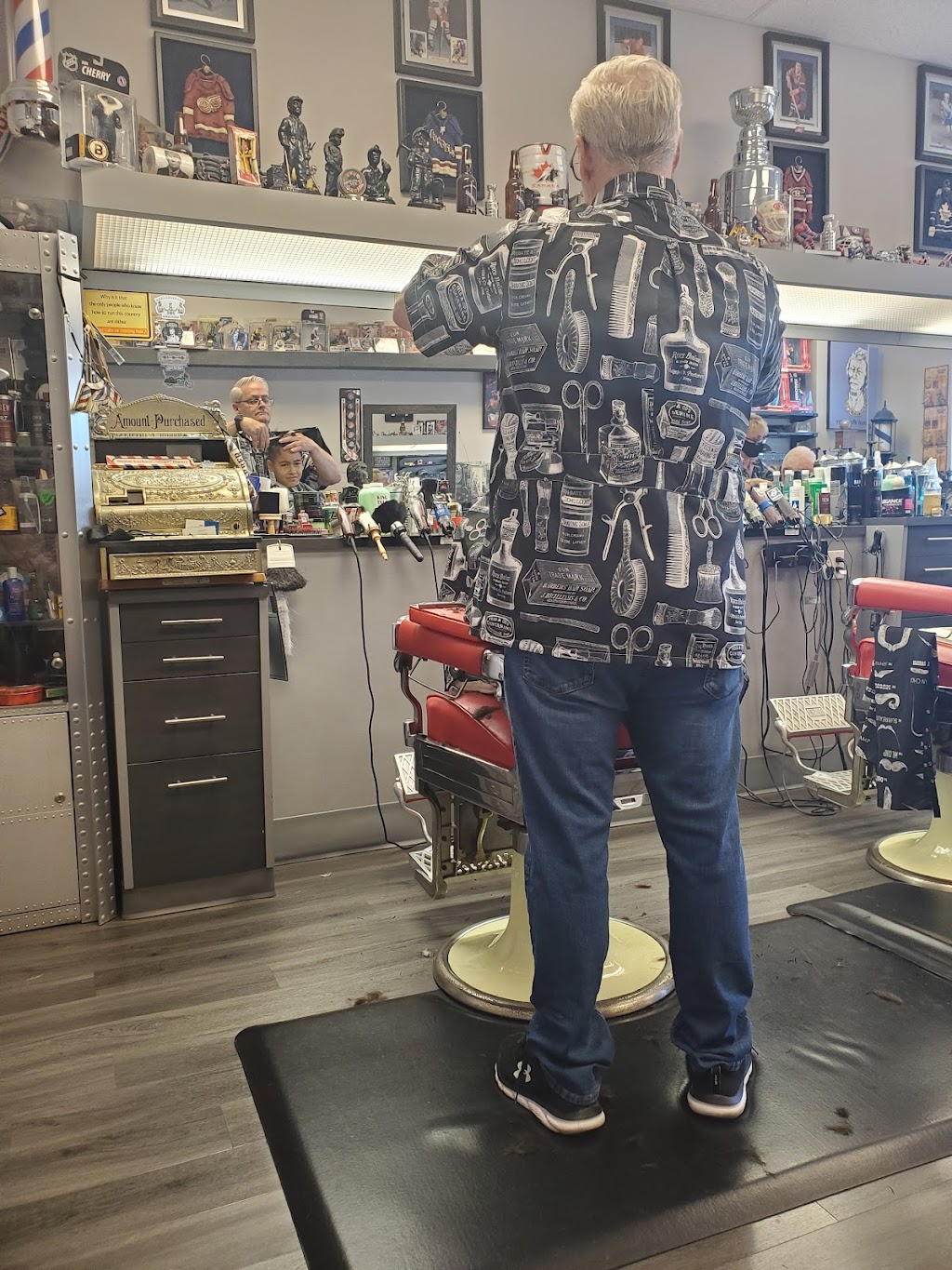 Original 6 Barbershop formerly Pasquales | 114 Woodlawn Rd, Dartmouth, NS B2W 2S7, Canada | Phone: (902) 435-4943