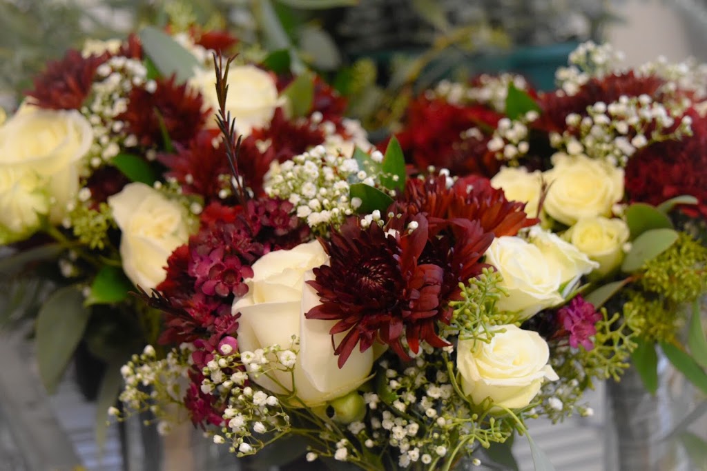 Serendipity Flowers | 410 33rd Street West, Saskatoon, SK S7L 0V6, Canada | Phone: (306) 384-3003