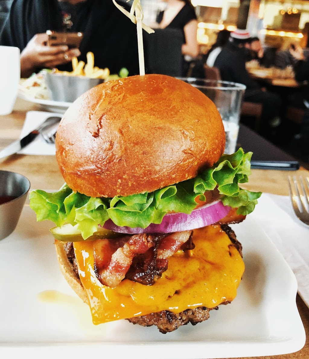 Earls Kitchen + Bar | 40 Colossus Dr, Woodbridge, ON L4L 0B7, Canada | Phone: (905) 851-9600